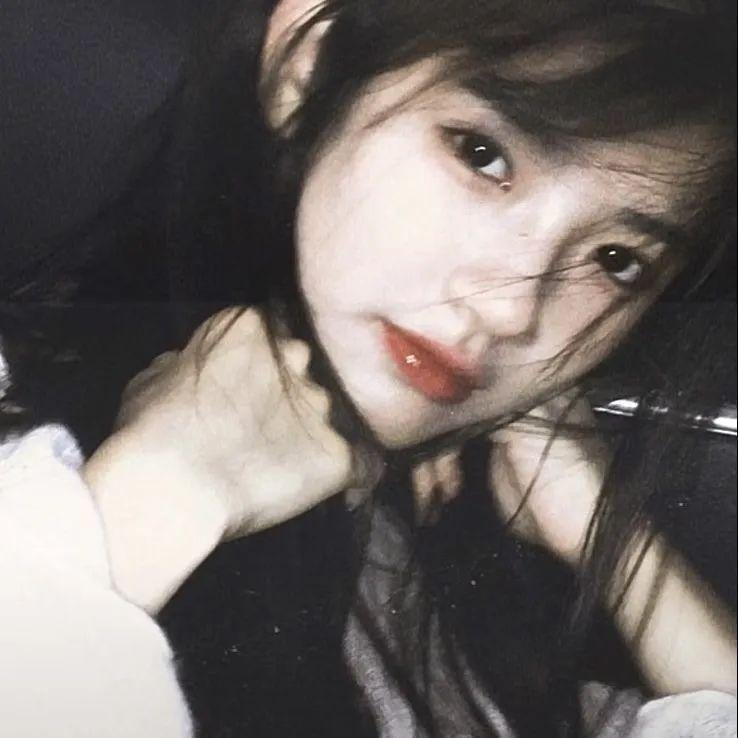 蒙娜丽莎与血月亮